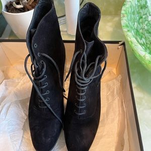 Vintage Donna Karan Blk Suede Booties 3" heel size 7 serial number 168751